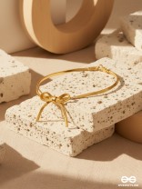 GRACE BOW - CHIC & MINIMAL STAINLESS STEEL 18K GOLD PLATED HYPOALLERGENIC AND ANTI-TARNISH BRACELET