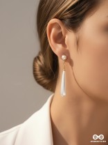 CHIC GLAM - GOLDEN PEARL DROP EARRINGS