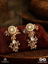 HIRANYA - GOLDEN GRACE - CLASSIC PEARLEARRINGS WITH DELICATE GOLD ACCENTS