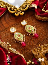 TARUNYA - YOUTHFUL CHARM - HANDMADE KUNDAN SET WITH NECKLACE, EARRINGS AND MAANGTIKA