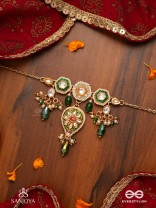JALNIDHI - OCEAN’S TREASURE - HANDCRAFTED KUNDAN NECKLACE WITH GREEN GEMSTONES AND GOLDEN DETAILS