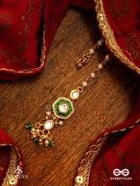 JALNIDHI - OCEAN’S TREASURE - HANDCRAFTED KUNDAN MAANGTIKA WITH GREEN GEMSTONES AND GOLDEN DETAILS