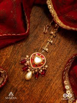 JWLALA - FLAME-LIKE BEAUTY - MAJESTIC HANDCRAFTED KUNDAN MAANGTIKA WITH ORNATE RED AND GOLDEN DETAILS