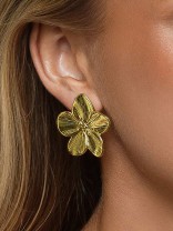 GOLDEN PETAL-  ELEGANT GOLD FLOWER STUDS