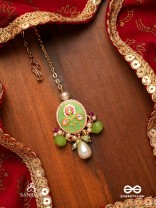 KARUNYA - GRACEFUL AURA- INTRICATE KUNDAN MAANGTIKA WITH PEARLS, BEADS AND GEMSTONES