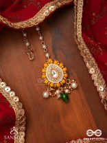 KANAKSHOBHA - GOLDEN GRACE- TRADITIONAL KUNDAN MAANGTIKA WITH BEADS AND PEARLS
