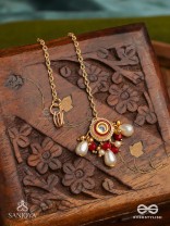 VARSHA - PEARL RAIN- MINIMAL STRINGED KUNDAN MAANGTIKA WITH LUSTROUS PEARL DROPLETS