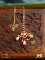 VARSHA - PEARL RAIN- MINIMAL STRINGED KUNDAN MAANGTIKA WITH LUSTROUS PEARL DROPLETS