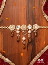 KANAKLEKHA - GOLDEN GLEAM- ROUND POLKI ACCENTED NECKPIECE WITH DEWY WHITE PEARLS AND WARM EARTHY TONE BEADS