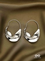 SILVER DRIFT- SCULPTED SILVER HOOPS WITH A FLUID