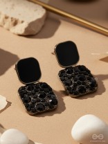 CRYSTAL BYTE – BLACK SHINE STUDS WITH CRYSTAL-CANDY STONES