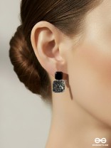 CRYSTAL BYTE – BLACK SHINE STUDS WITH CRYSTAL-CANDY STONES