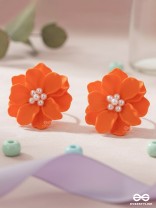 MUSE FLEUR- ORANGE FLORAL STUDS WITH A SOFT, CREAMY FINISH