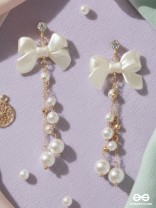 THE RIBBONFALL – LUXE BOW AND PEARL DROPS 