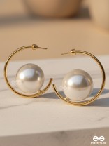 LUNAR LOOP – MODERN PEARL EARRINGS IN A GOLD HOOP DESIGN