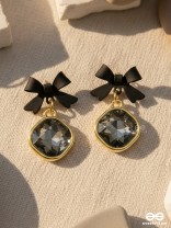 NIGHT WHISPERS – CHIC BOW EARRINGS WITH GLOSSY BLACK GEMSTONES
