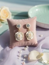 SNOW BLOSSOM – TEXTURED FLORAL DROPS WITH DAZZLING STUDS