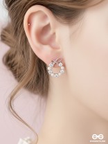 RIBBON PEARL – LUSTROUS BOW-TOP SILVER EARRINGS