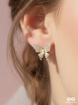 STARDUST WINGS – CRYSTAL BUTTERFLY STUD WITH A LUXE TOUCH