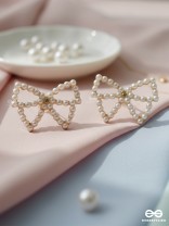 DAINTY TIE – SOPHISTICATED PEARL BOW EARRINGS
