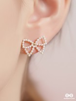 DAINTY TIE – SOPHISTICATED PEARL BOW EARRINGS