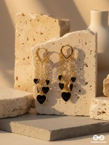 HEARTSTREAM GLITZ – GOLDEN CHAIN DROP HEART EARRINGS