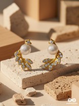 PEARL GLOSS LEAF – ELEGANT CRYSTAL STUDS