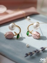 PINK BUDLET – SOFT FLORAL PEARL STUDS