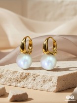 THE LUMI PEARL – DAINTY PEARL DROP EARRINGS