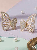 WING OF DAWN – DREAMY LIGHT-TOUCHED CRYSTAL EAR JACKETS