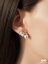 PEARL GLINT BAR – REFINED PEARL & CRYSTAL STUD EARRINGS