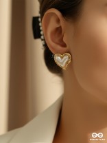 PRISM HEARTLET – GLOWY IRIDESCENT HEART STUDS