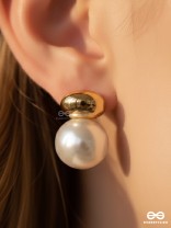 SUGAR PILL – SWEET AND SLEEK PEARL EARRINGS 