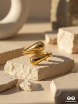 BOUND BEAUTY – CHUNKY GOLDEN KNOT RING