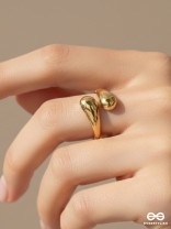 BOUND BEAUTY – CHUNKY GOLDEN KNOT RING