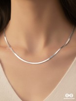 SLEEK WAVE – MODERN SILVER SNAKE CHAIN