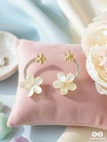 DAISY CURVE – TRENDY FLOWER STUD EARRINGS