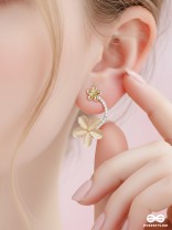 DAISY CURVE – TRENDY FLOWER STUD EARRINGS