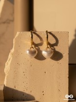 ROSÉLLA PEARL - PEARL HEART HOOP EARRINGS