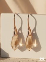 ARC FALL – CURVED METAL DROP EARRINGS