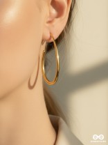 HONEY ARC – WARM GOLD HOOP EARRINGS