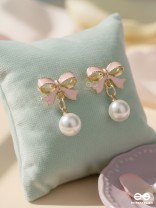 BOWBERRY – PEARL DROP EARRINGS