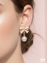 BOWBERRY – PEARL DROP EARRINGS