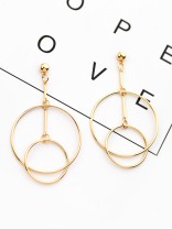 The Interlocked Circles - Elegant Golden Earrings