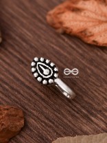 The Little Oxidised Droplet Non-piercing Boho Nosepin