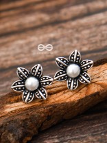 The Little Pearly Flowers - Tiny Trinket Earrings