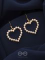 The pearly heart of desire - Golden dangler earring