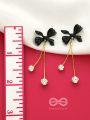 Shooting Stars- Black and Golden Solitaire Studded Earrings