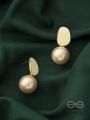 The Mesmerizingly Chic Statement Makers- Enameled Pearl Earrings (Ivory White)