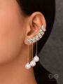 SPARKLE AND SHINE DARLIN’ - PEARLS EARCUFF EARRINGS